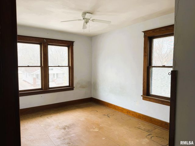 1920 S Pasfield Street, Springfield, IL 62704