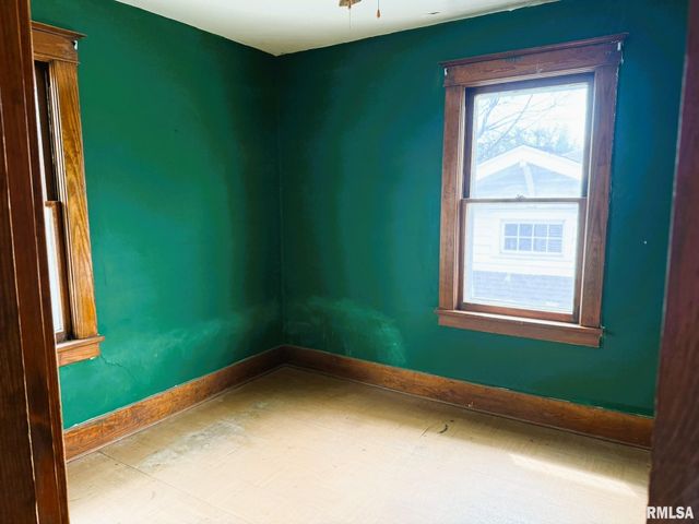 1920 S Pasfield Street, Springfield, IL 62704