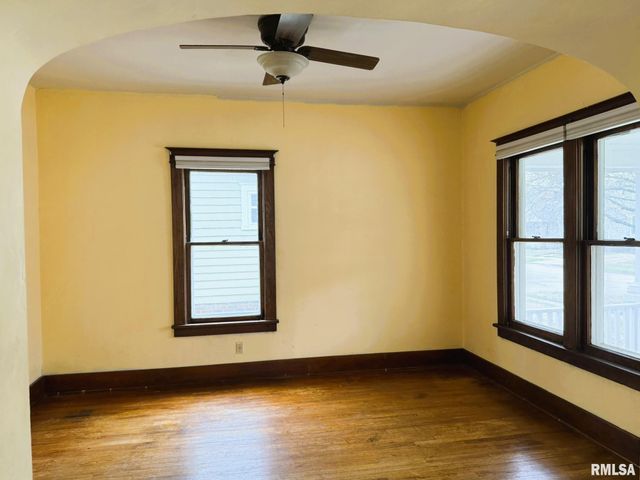 1920 S Pasfield Street, Springfield, IL 62704