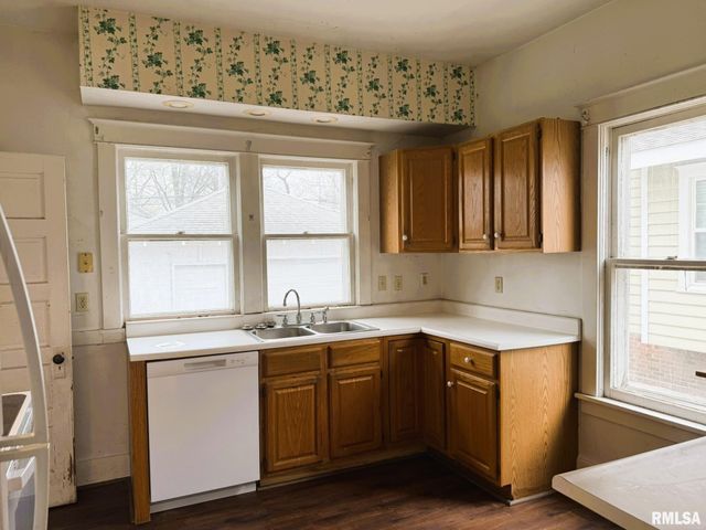 1920 S Pasfield Street, Springfield, IL 62704