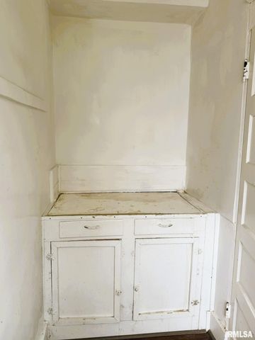 1920 S Pasfield Street, Springfield, IL 62704