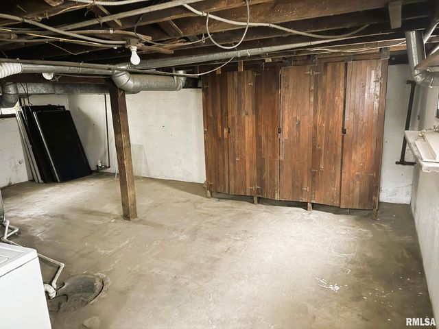 1920 S Pasfield Street, Springfield, IL 62704