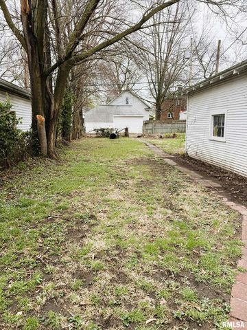 1920 S Pasfield Street, Springfield, IL 62704