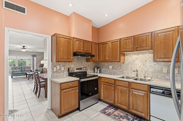 706 W Rushwood Drive, Tucson, AZ 85704