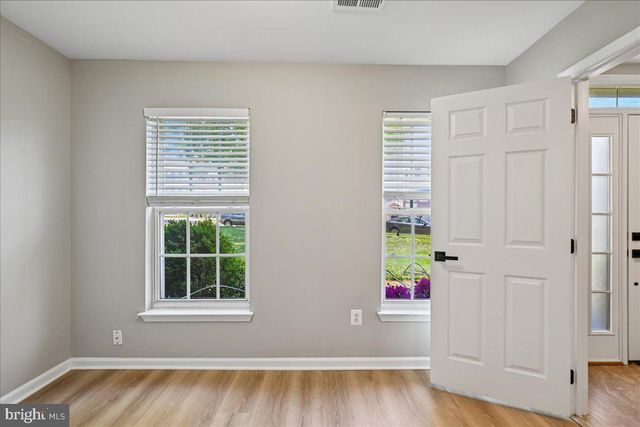 6153 LES DORSON LN, Alexandria, VA 22315