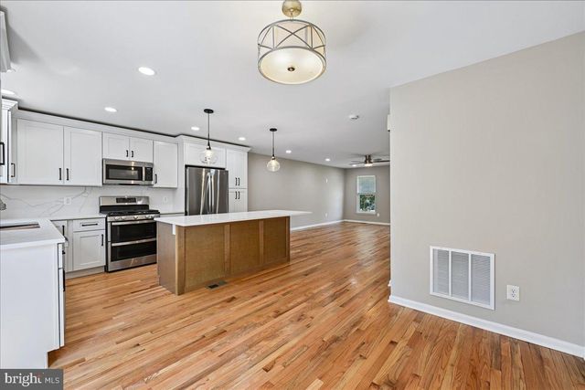 6153 LES DORSON LN, Alexandria, VA 22315