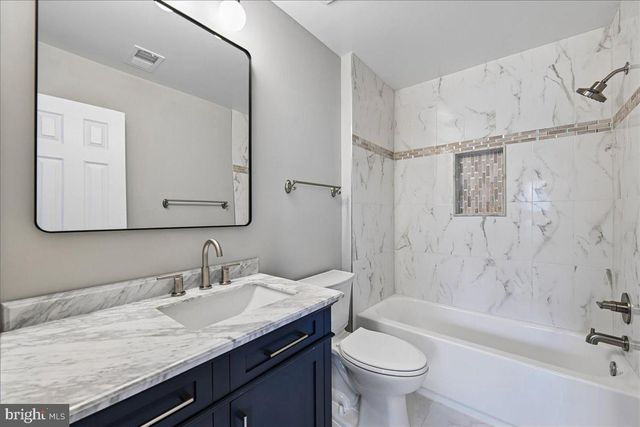 6153 LES DORSON LN, Alexandria, VA 22315