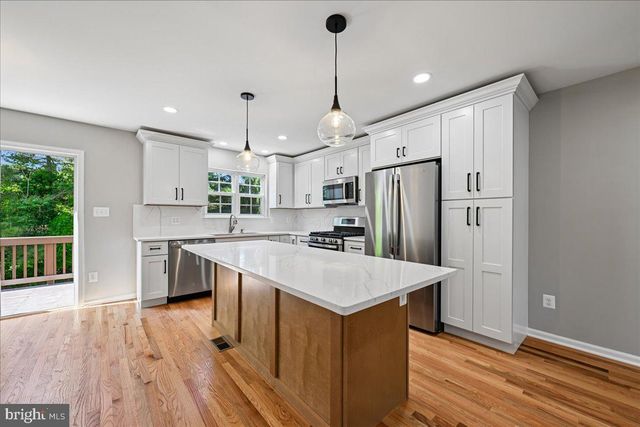 6153 LES DORSON LN, Alexandria, VA 22315