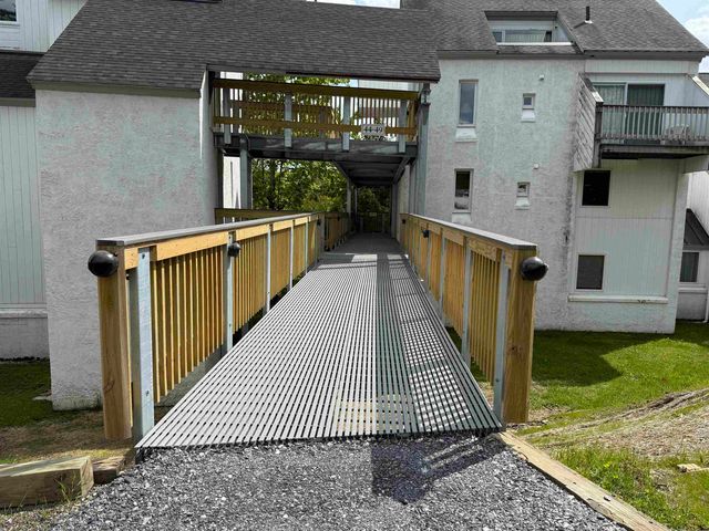 327 Bridges Resort Circle # 45, Warren, VT 05674