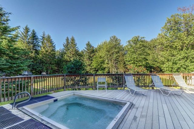 327 Bridges Resort Circle # 45, Warren, VT 05674