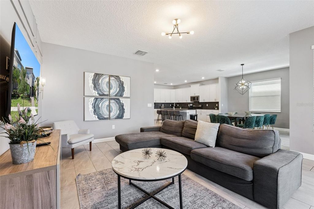 Image 4 of property listing at 830 STICKS STREET, Davenport, FL 33896