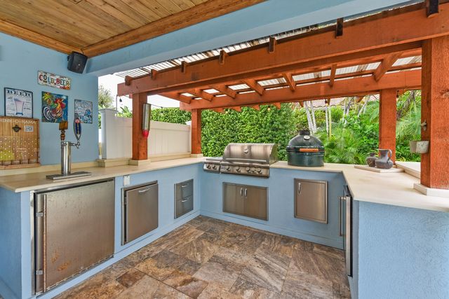 730 CAMINO LAKES Circle, Boca Raton, FL 33486