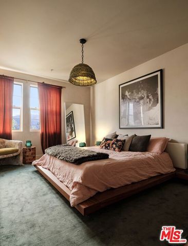 10648 Woodbridge Street 306, Toluca Lake, CA 91602