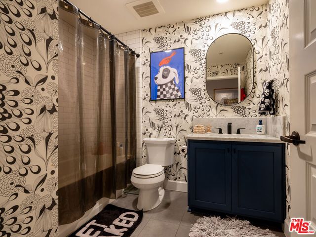 10648 Woodbridge Street 306, Toluca Lake, CA 91602