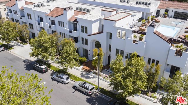 10648 Woodbridge Street 306, Toluca Lake, CA 91602