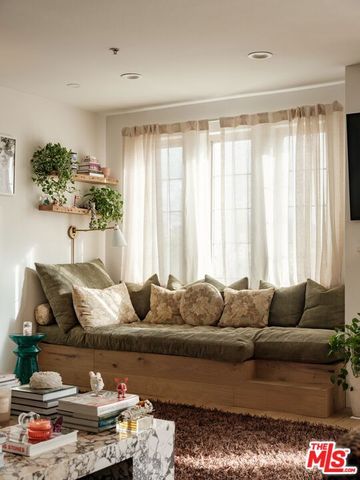 10648 Woodbridge Street 306, Toluca Lake, CA 91602