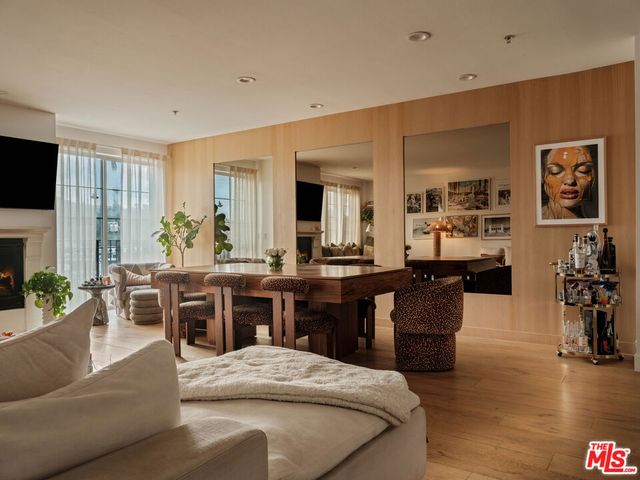 10648 Woodbridge Street 306, Toluca Lake, CA 91602