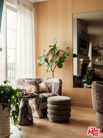 10648 Woodbridge Street 306, Toluca Lake, CA 91602