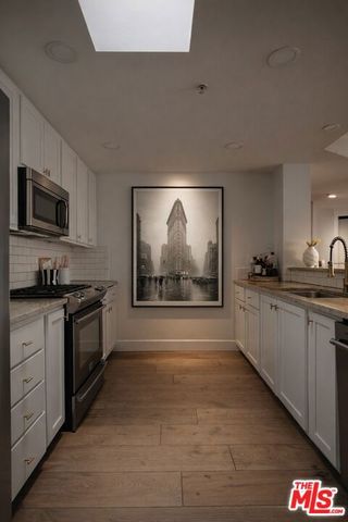 10648 Woodbridge Street 306, Toluca Lake, CA 91602