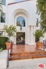 10648 Woodbridge Street 306, Toluca Lake, CA 91602