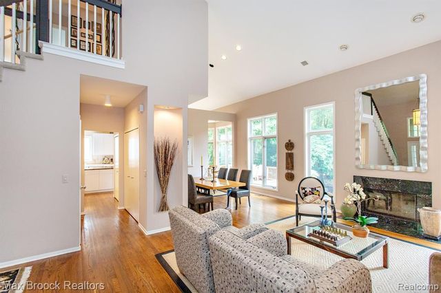 4741 Woodbine Circle, West Bloomfield, MI 48323