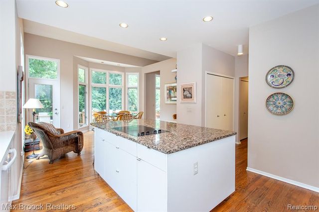 4741 Woodbine Circle, West Bloomfield, MI 48323