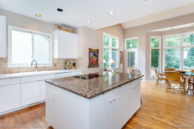 4741 Woodbine Circle, West Bloomfield, MI 48323