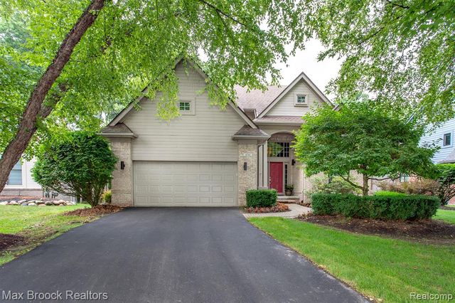 4741 Woodbine Circle, West Bloomfield, MI 48323
