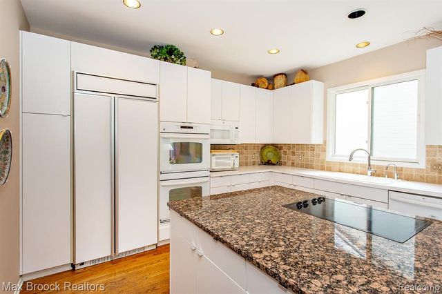 4741 Woodbine Circle, West Bloomfield, MI 48323