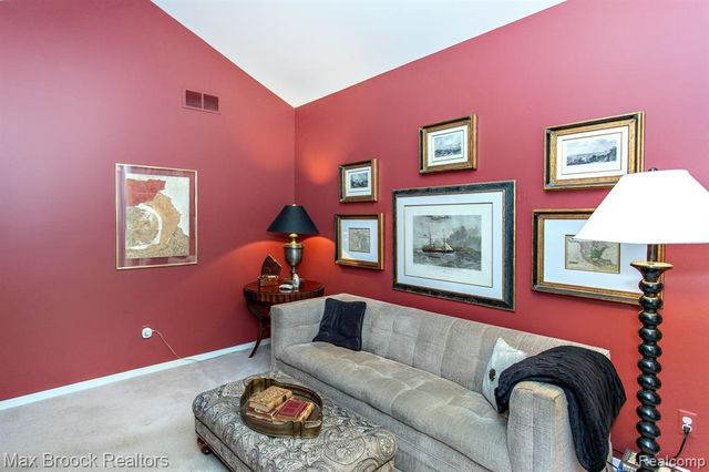 4741 Woodbine Circle, West Bloomfield, MI 48323