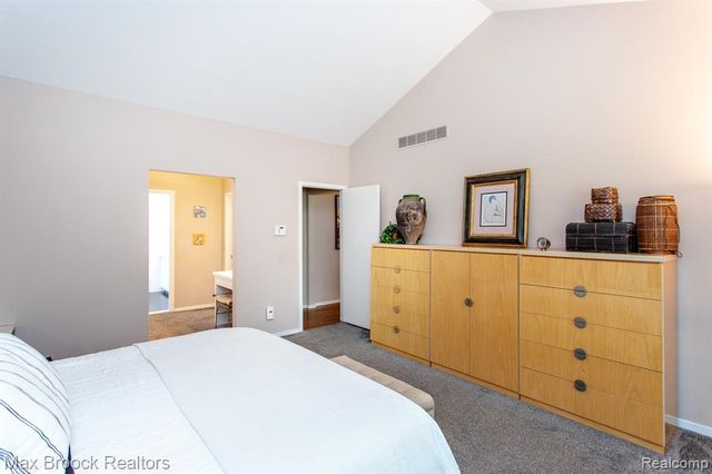 4741 Woodbine Circle, West Bloomfield, MI 48323