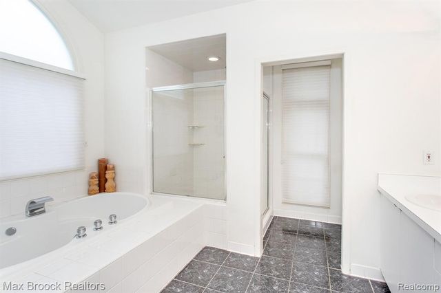 4741 Woodbine Circle, West Bloomfield, MI 48323