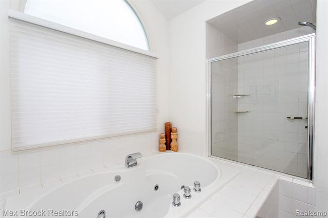 4741 Woodbine Circle, West Bloomfield, MI 48323