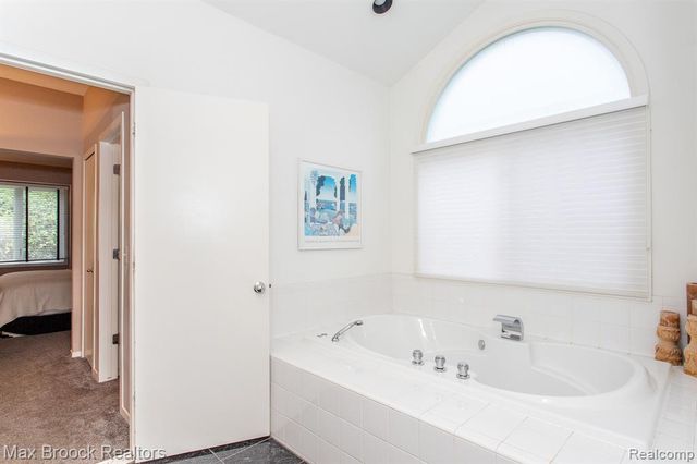 4741 Woodbine Circle, West Bloomfield, MI 48323