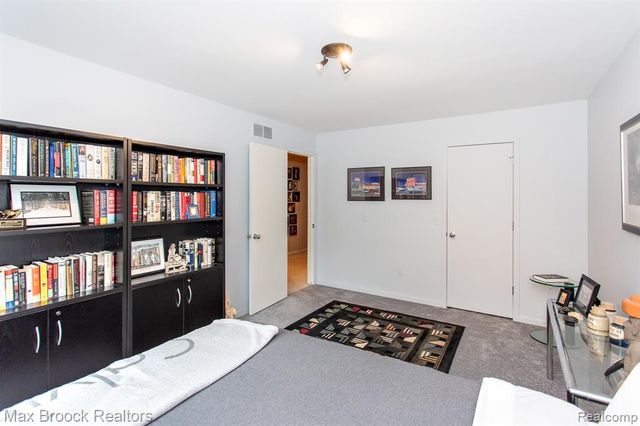 4741 Woodbine Circle, West Bloomfield, MI 48323