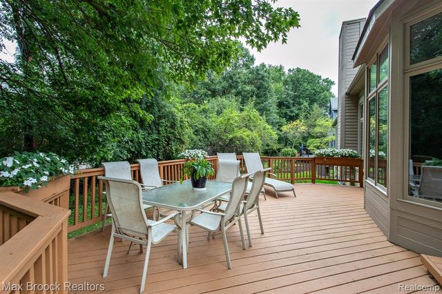 4741 Woodbine Circle, West Bloomfield, MI 48323