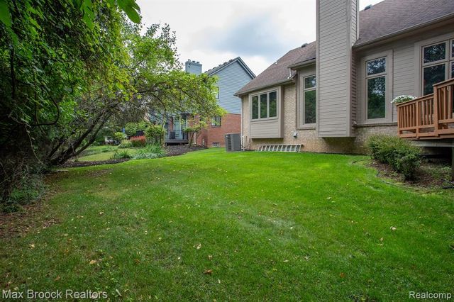 4741 Woodbine Circle, West Bloomfield, MI 48323