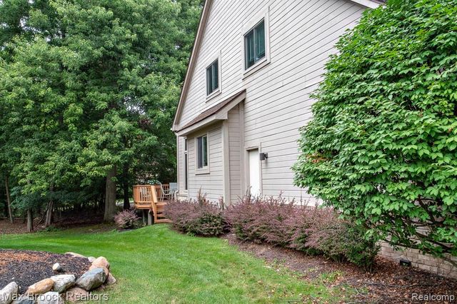 4741 Woodbine Circle, West Bloomfield, MI 48323