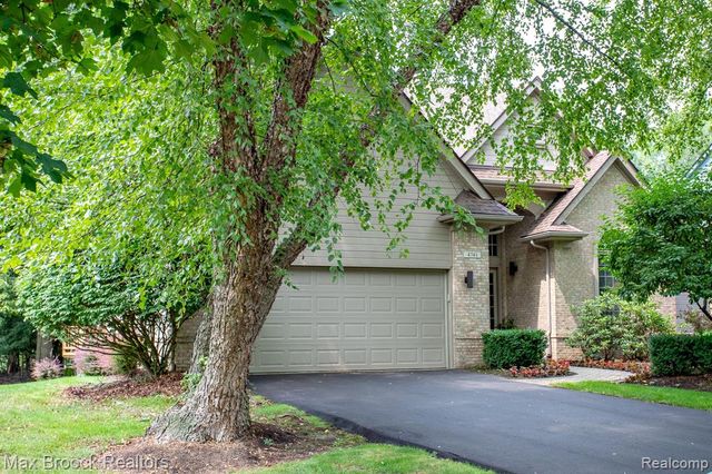 4741 Woodbine Circle, West Bloomfield, MI 48323