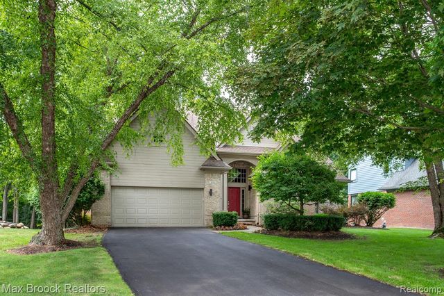 4741 Woodbine Circle, West Bloomfield, MI 48323