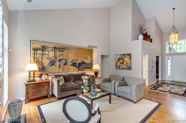 4741 Woodbine Circle, West Bloomfield, MI 48323