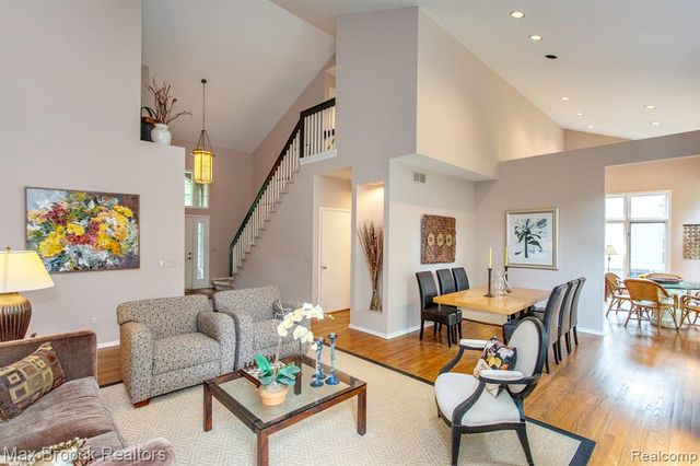 4741 Woodbine Circle, West Bloomfield, MI 48323