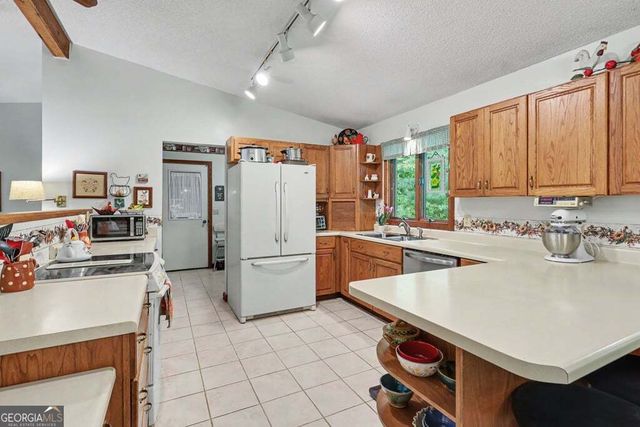 24 Taylor Valley Road, Clayton, GA 30525