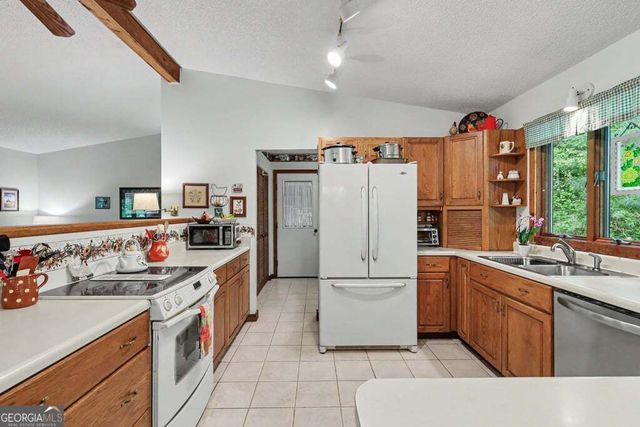 24 Taylor Valley Road, Clayton, GA 30525