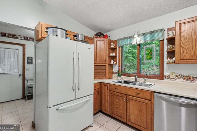 24 Taylor Valley Road, Clayton, GA 30525