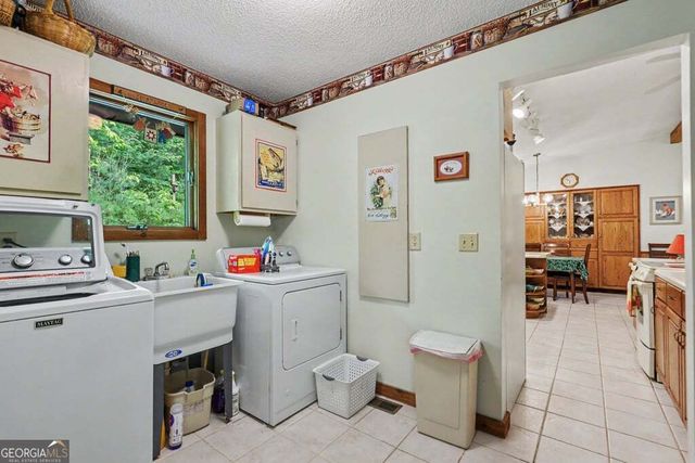 24 Taylor Valley Road, Clayton, GA 30525