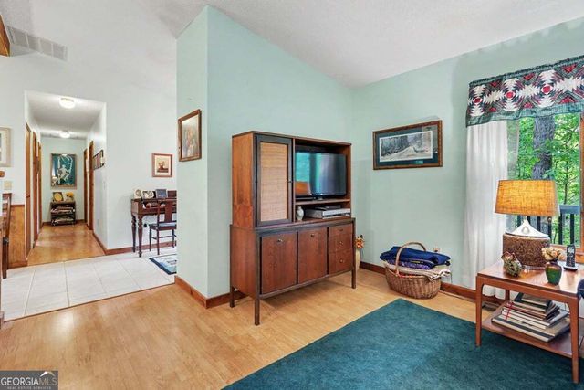 24 Taylor Valley Road, Clayton, GA 30525