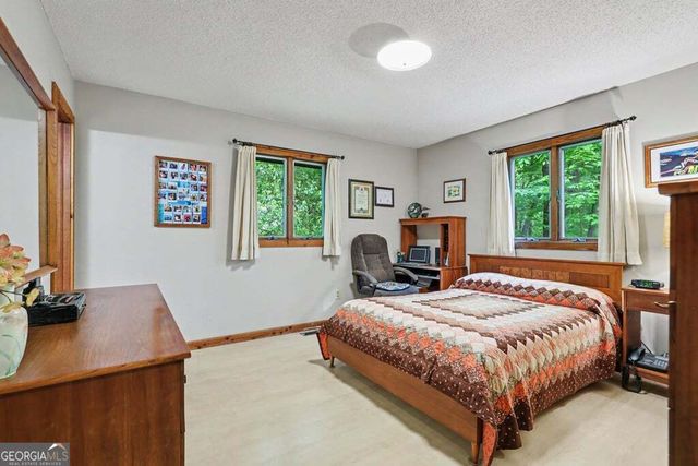 24 Taylor Valley Road, Clayton, GA 30525