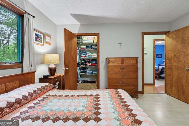 24 Taylor Valley Road, Clayton, GA 30525