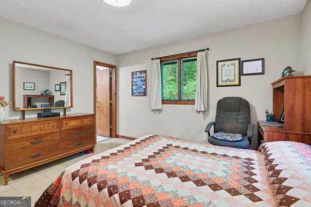 24 Taylor Valley Road, Clayton, GA 30525